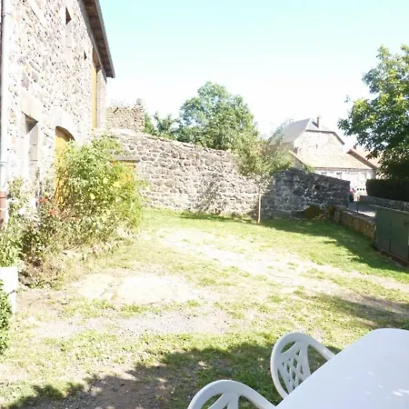 A 1080m D'altitude Avec Cheminee Et Jardin, Proche Des Monts Du Cantal Et Super-lioran - Fr-1-742-529 * Talizat