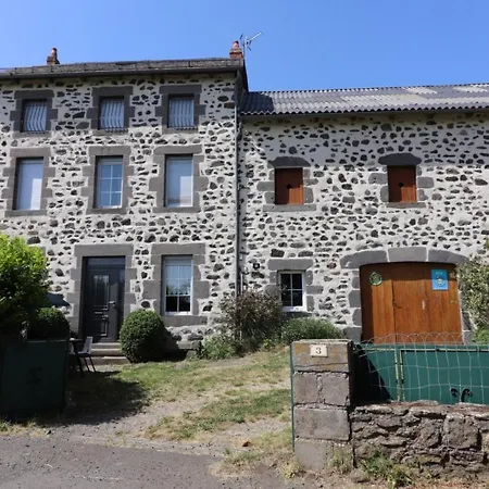 A 1080m D'altitude Avec Cheminee Et Jardin, Proche Des Monts Du Cantal Et Super-lioran - Fr-1-742-529 * Talizat
